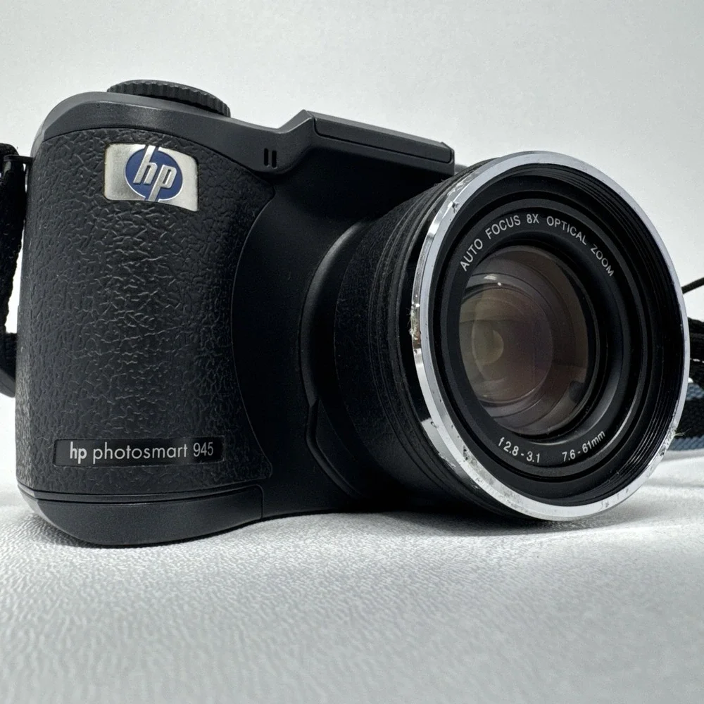 HP PhotoSmart 945 5.3MP Digital Camera 8xOptical Zoom GRLYB-0310 w/‎ Accessories